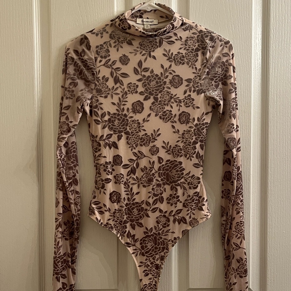 NWOT Francesca's Collections Floral Bodysuit in Velvet Purple and Pink